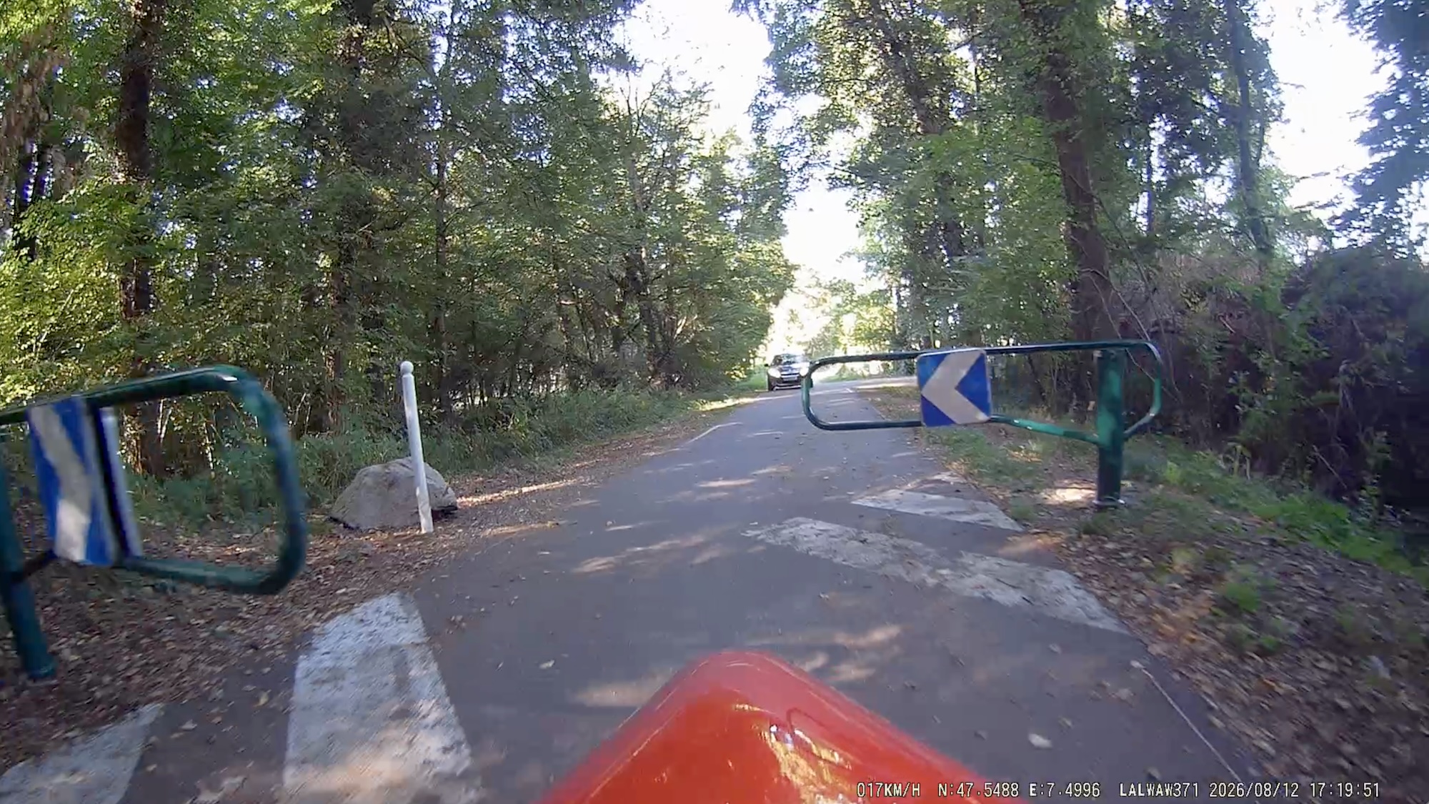 velomobile-waw-371-piste-cyclable-voiture