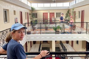Retour à Marrakech (400 km, 5 heures), hôtel à 2 pas de la place Jamaâ El Fna.