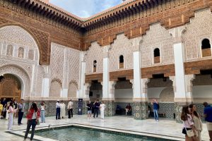 Visite de la Medersa Ben Youssef, une ancienne école coranique, construite en 1565.