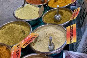 Epices dans le souk.