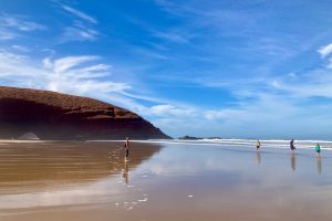 La plage de Legzira, à 150 km au sud d'Agadir, classée paraît-il parmi les plus belles plages du monde... même si nous avons l'impression qu'elle a été privatisée par Yannic !